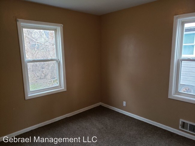 Building Photo - 3 br, 1 bath House - 2632 Cumings Ave