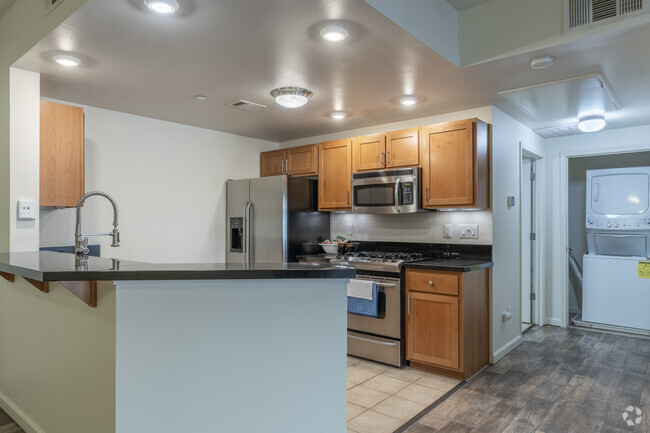 1BR, 1BA - 849SF - Kitchen - Villages at Idlewild Park