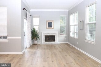 Building Photo - 46740 Graham Cove Square