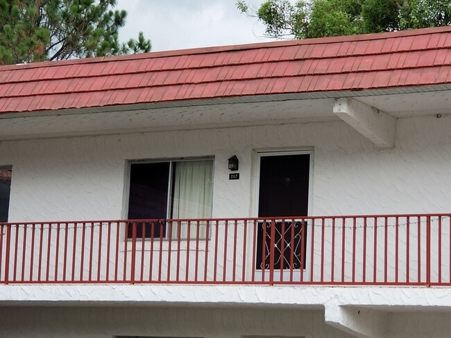 Building Photo - Charming, Affordable One-Bedroom Condo in ...