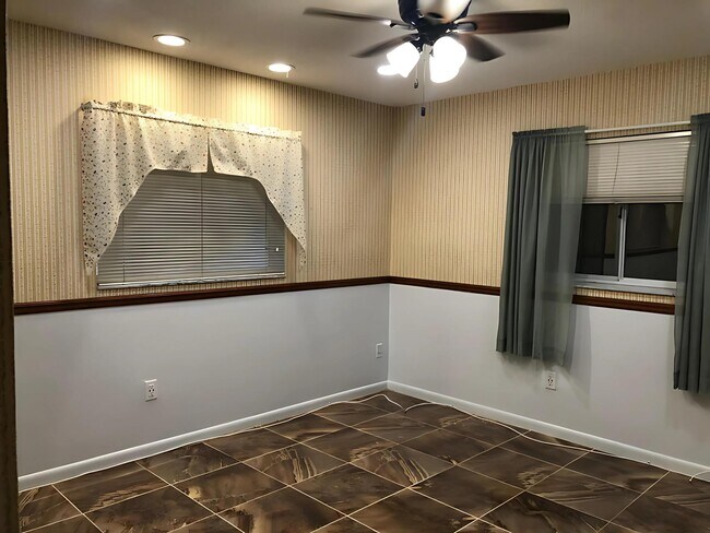 Building Photo - 10152 Bergen Ct