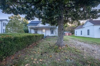 Building Photo - 403 Mill St