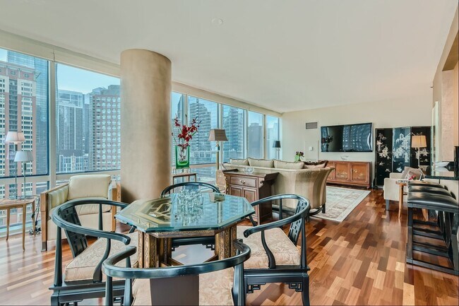 Building Photo - 505 N McClurg Ct