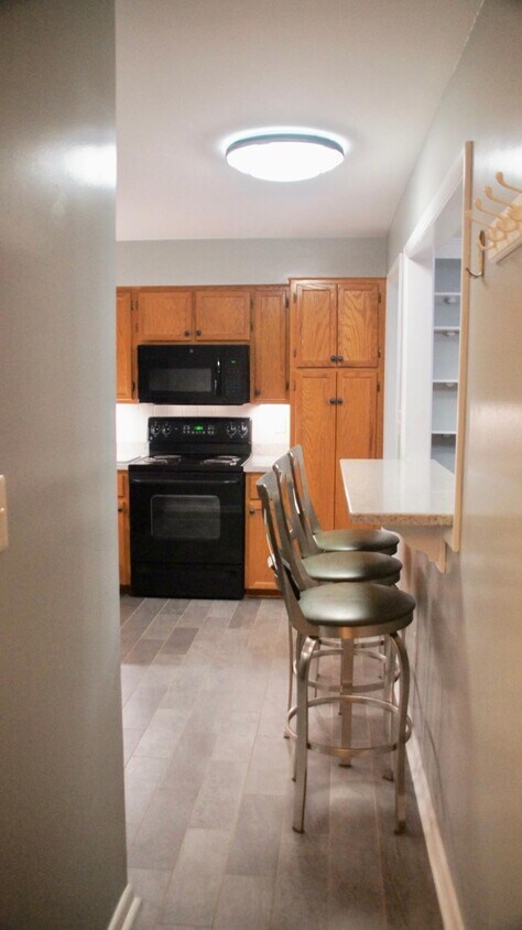 Eat-in kitchen - 2102 Stephenson Ave SW