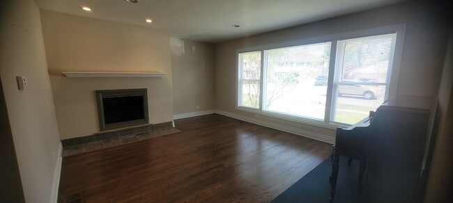 Building Photo - 1215 W Talcott Rd