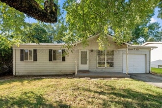 Building Photo - 1404 Farmview Ave