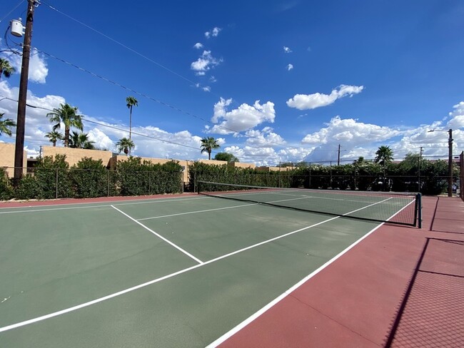 Building Photo - Fully Furnished 1 Bedroom Home in Luxury C...