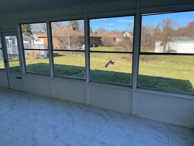 Building Photo - 1550 Frebis Ave