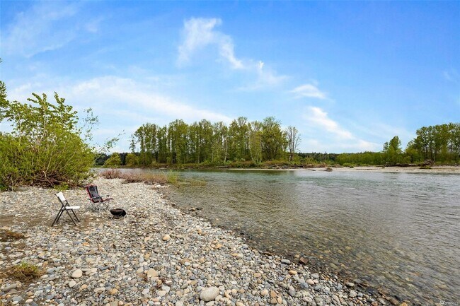 Foto del edificio - 4 Bed 2.5 Bath in River King Estates - Dog...