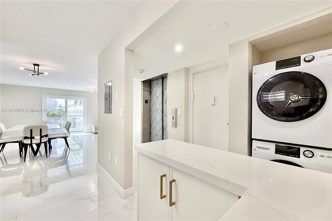 Building Photo - 4122 Collins Ave