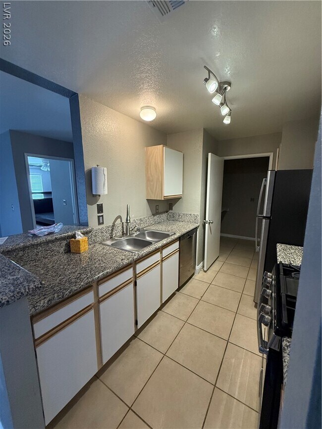 Foto del edificio - 2200 S Fort Apache Rd