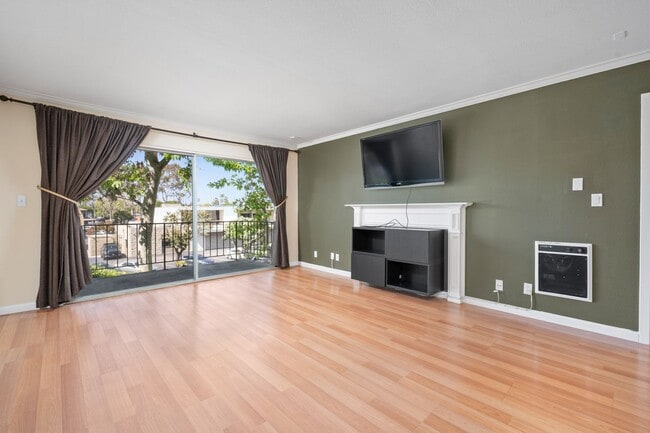 Building Photo - COMING AVAILABLE 4/5/26: Updated Versailles Condo in Newport Beach