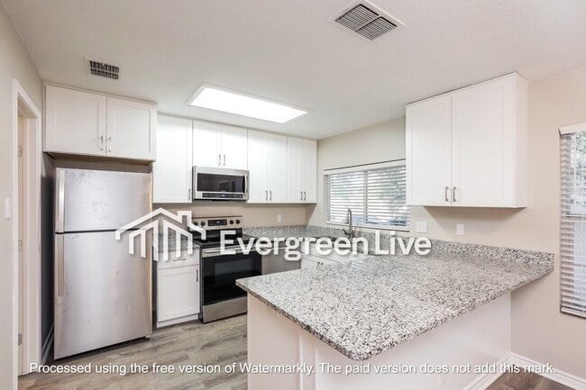 Foto del edificio - 8734 Shallow Ridge Dr