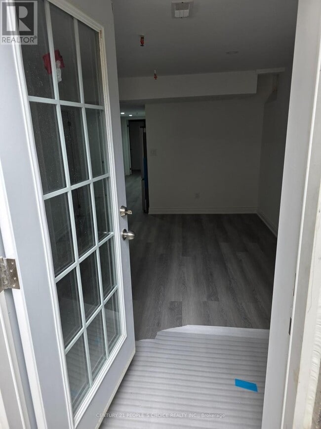 Building Photo - 457 Landsborough Ave