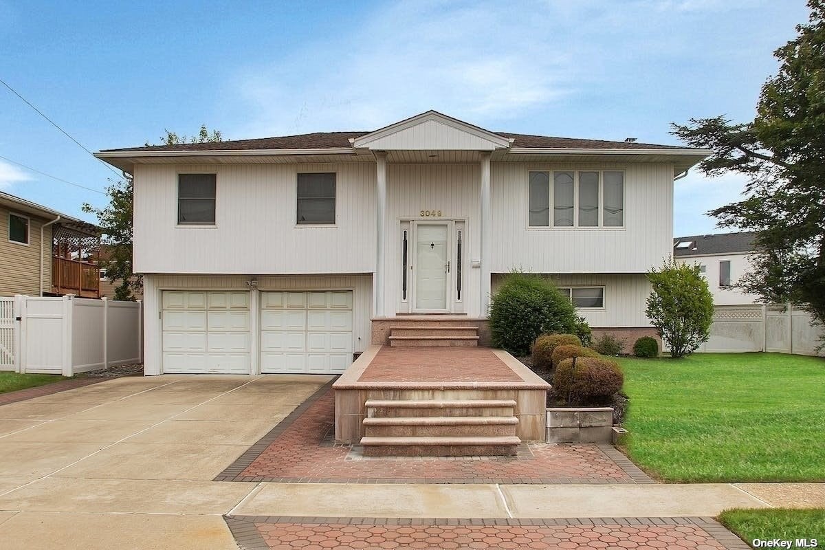 3049 Clubhouse Rd, Merrick, NY 11566 House Rental in Merrick, NY