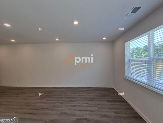 Foto del edificio - 140 Hazel Dr