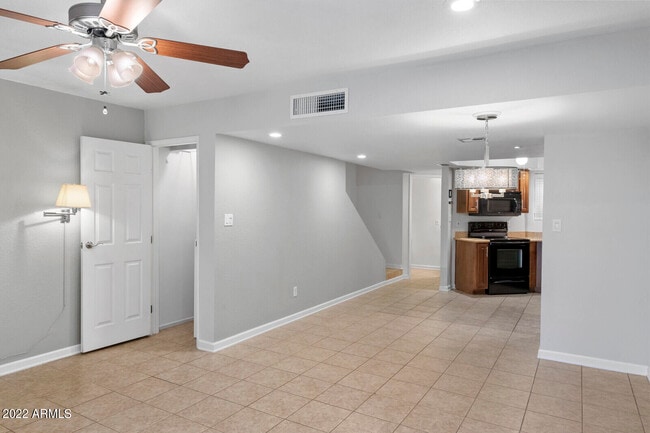 Building Photo - 885 N Granite Reef Rd