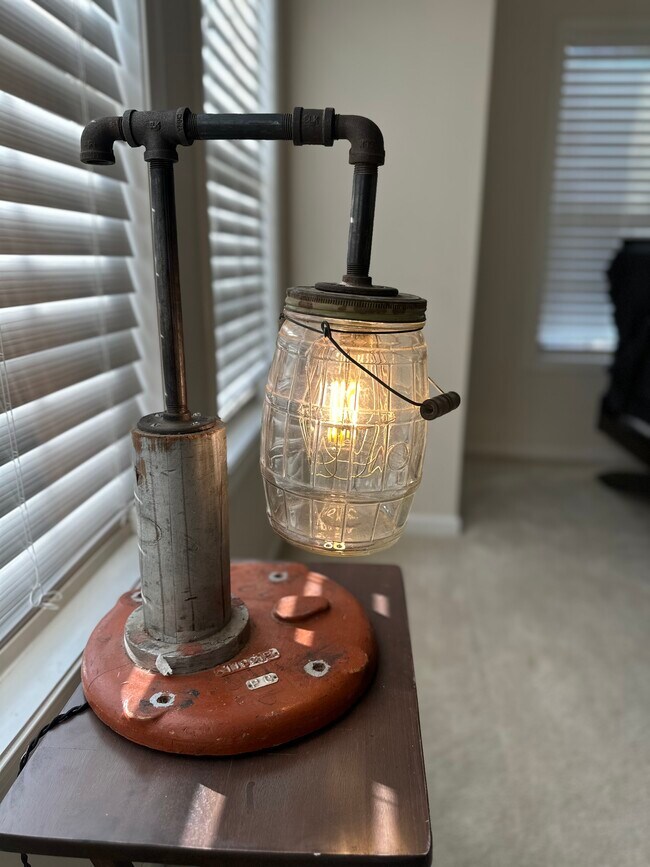 Building Photo - 600 Overlook Park Dr