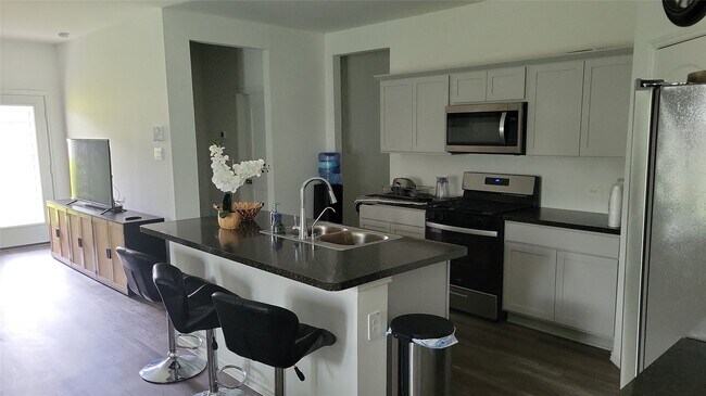 Foto del edificio - 24443 Springfield Valley Dr