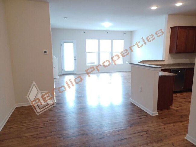 Building Photo - Beautiful 3 BD 2.5 BA Townhome w/1-Car Gar...