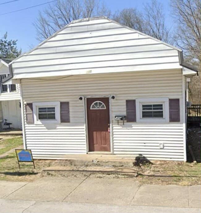 Building Photo - 205 Leslie Ave