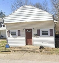 Building Photo - 205 Leslie Ave