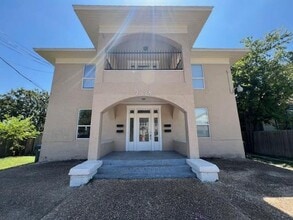 Building Photo - 2208 Sanger Ave