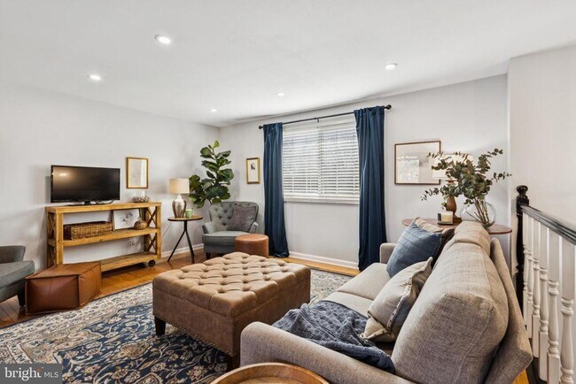 Foto del edificio - 5068 Macnamara Dr