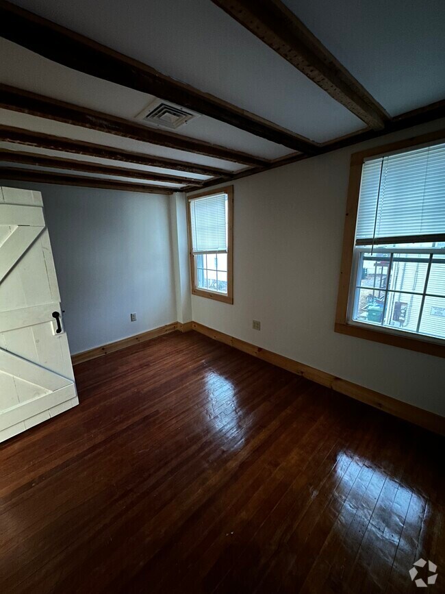 Apartments For Rent in Deep River, CT with Hardwood Floors 13 Rentals