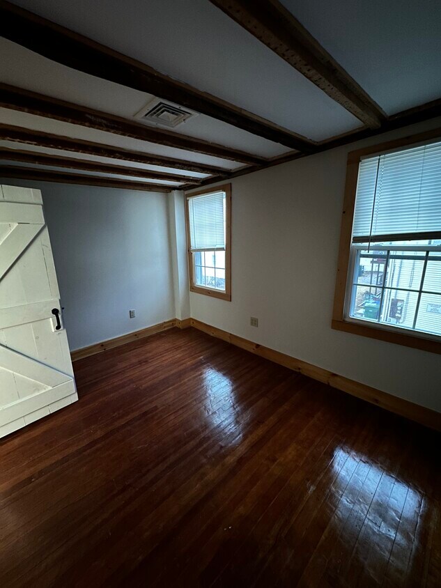 Foto principal - 168 Main St