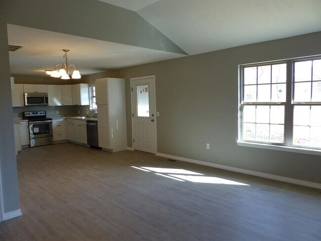 Foto del edificio - 3 Bedroom Ozark Home Available! Great Neighborhood!