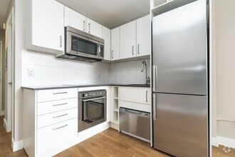 Building Photo - 730 St Clarens Ave