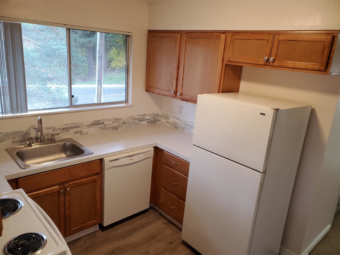 Foto principal - 2147 NE Kane Dr