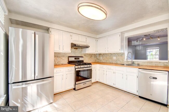 Building Photo - 6022 Phlox Ct