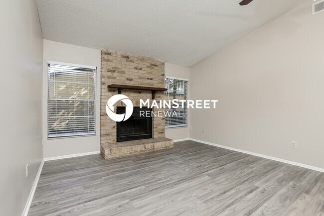 Foto del edificio - 3 Bedroom Pet-Friendly Home in Deltona, FL with Main Street Renewal