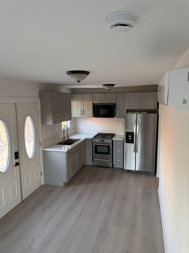 Foto del edificio - 631 N Brierwood Ave