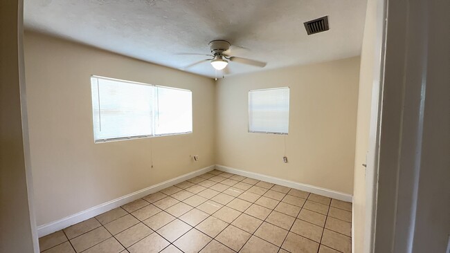 Building Photo - Cute as Can Be