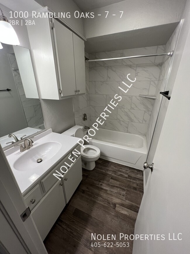Building Photo - 1000 Rambling Oaks Dr