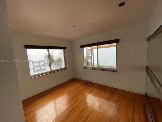 Building Photo - 1511 SW 2nd Ave