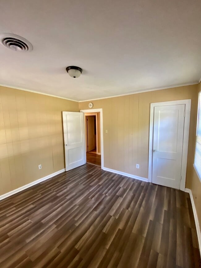 Building Photo - 801 Dawn Cv