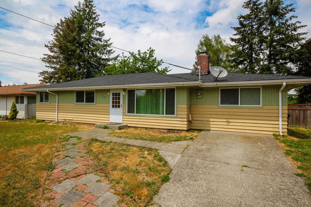 Foto principal - Central Federal Way Home - Move in Ready