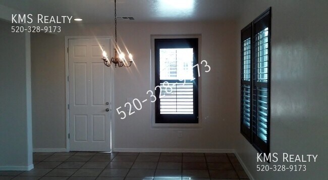 Building Photo - 3 Beds / 2 1/2 bath Home - OWNER/AGENT