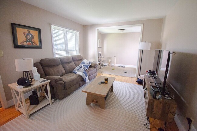 Foto del edificio - Charming 1-Bed Home With Patio + Garage Minutes From Downtown