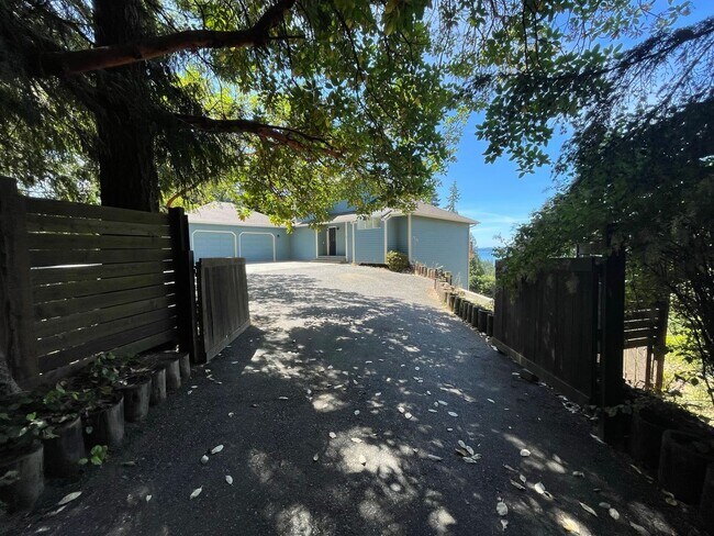 Building Photo - 14076 Rosario Rd