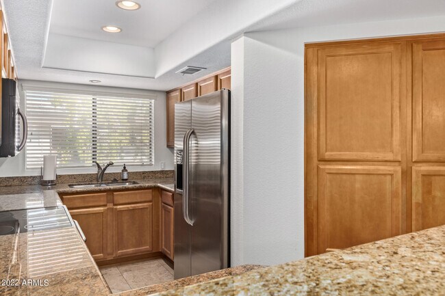 Foto del edificio - 3235 E Camelback Rd