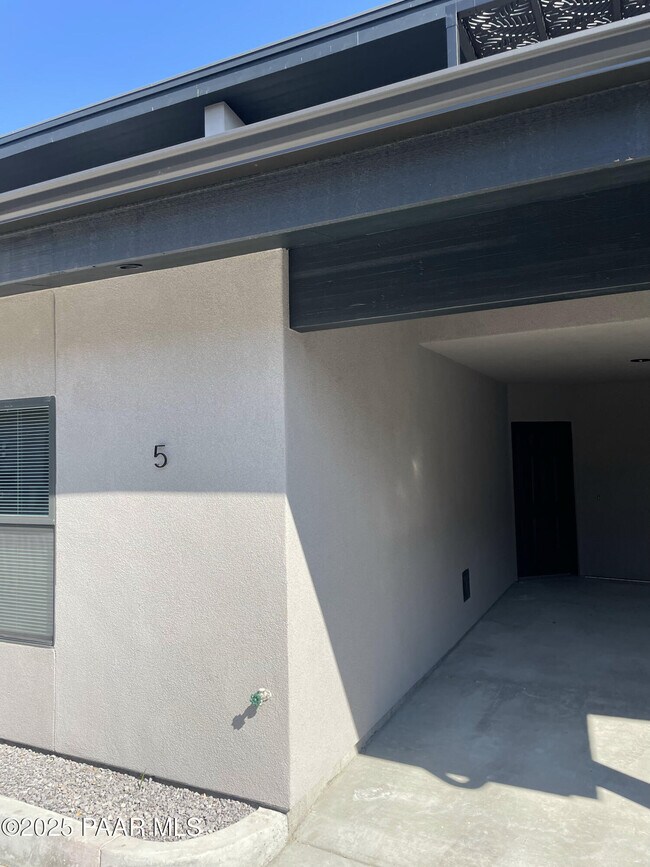 Foto del edificio - 720 N Walnut St