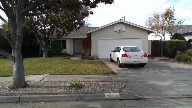 Building Photo - 85 Welker CT