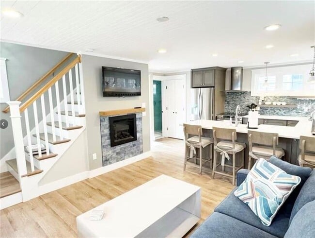 Building Photo - 21 Warren Ave