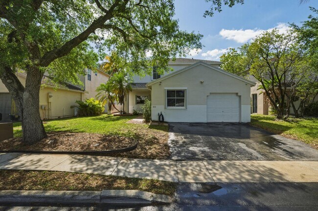 Foto del edificio - 310 NW 207th Way