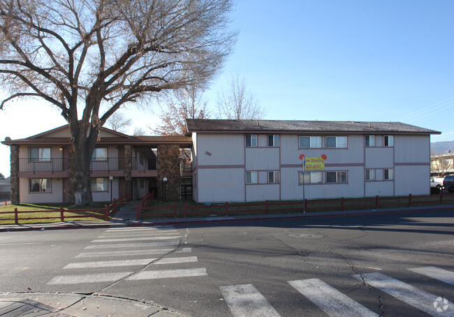 Building Photo - Grove Street Apartments